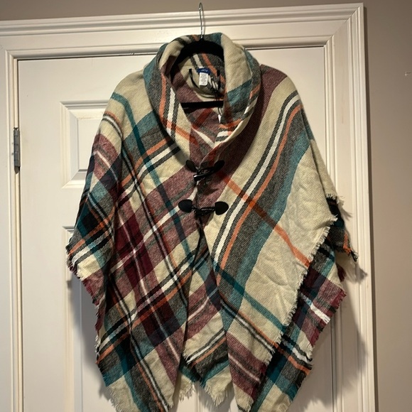 Poncho - Picture 1 of 9